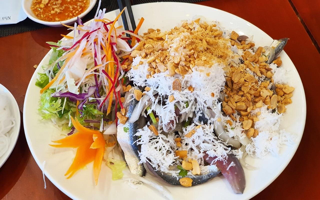 Top 10+ đặc sản Phú Quốc và làm quà cực hot (2026) 3 Gỏi cá trích mang hương vị biển khơi