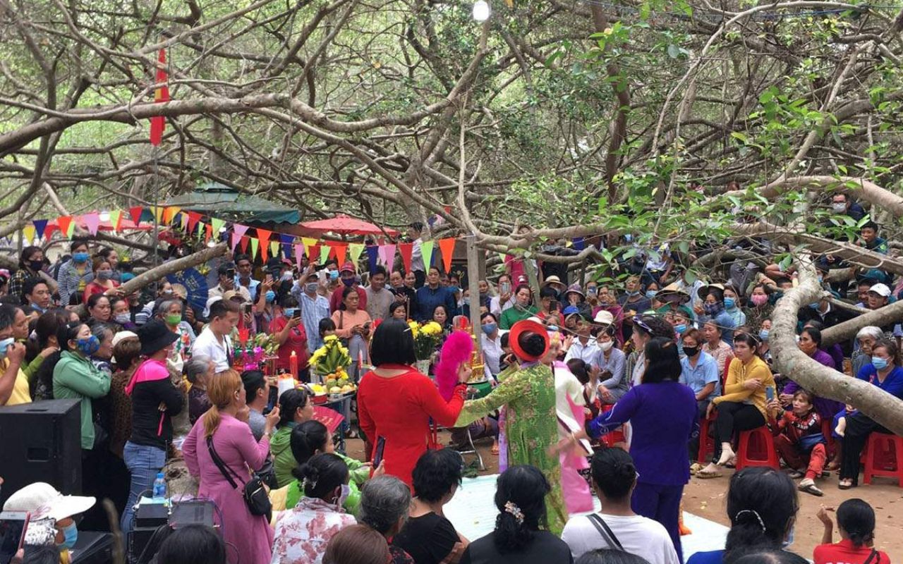 Hoạt động cúng miếu Bà