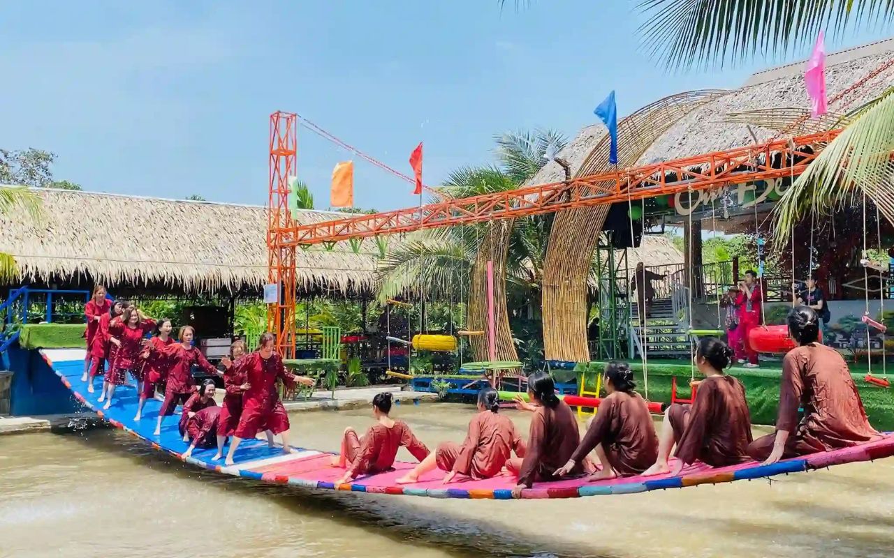 Làng du lịch Ông Đề Cần Thơ | Vui chơi & Teambuilding thả ga 4 Hoạt động dân gian dưới nước tại làng du lịch Ông Đề