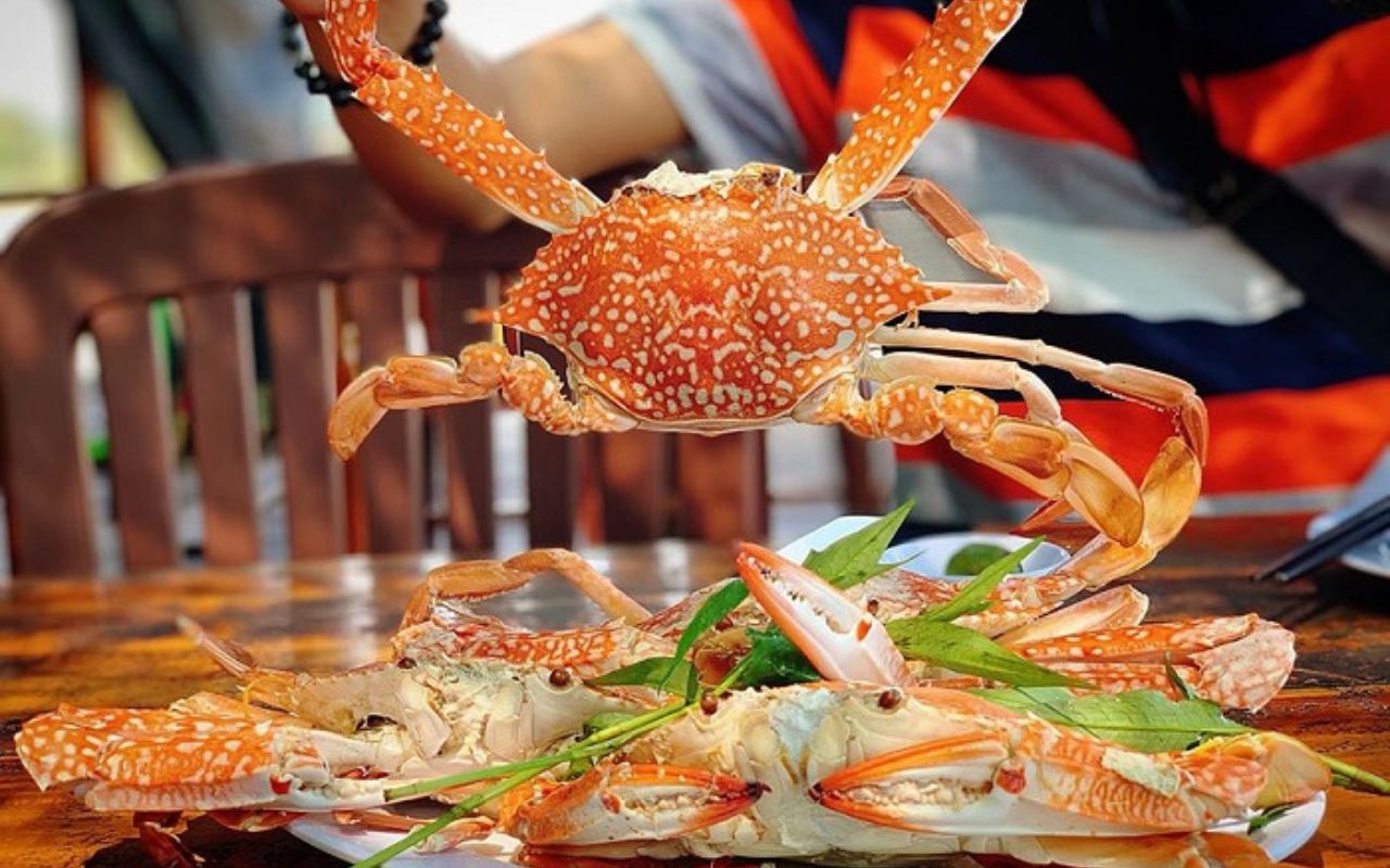 Thưởng thức các loại hải sản tươi sống