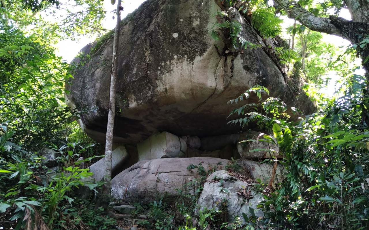 Ma Thiên Lãnh Hòn Sơn - Cung đường trekking tuyệt đẹp (2026) 7 Khám phá các hang đá gần Ma Thiên Lãnh