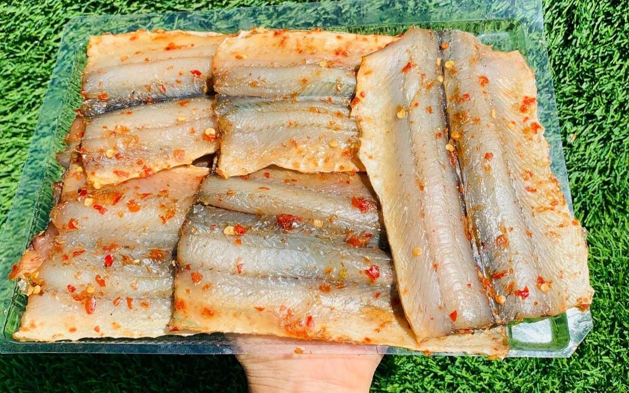 Khô cá xương xanh là đặc sản Nam Du nổi tiếng
