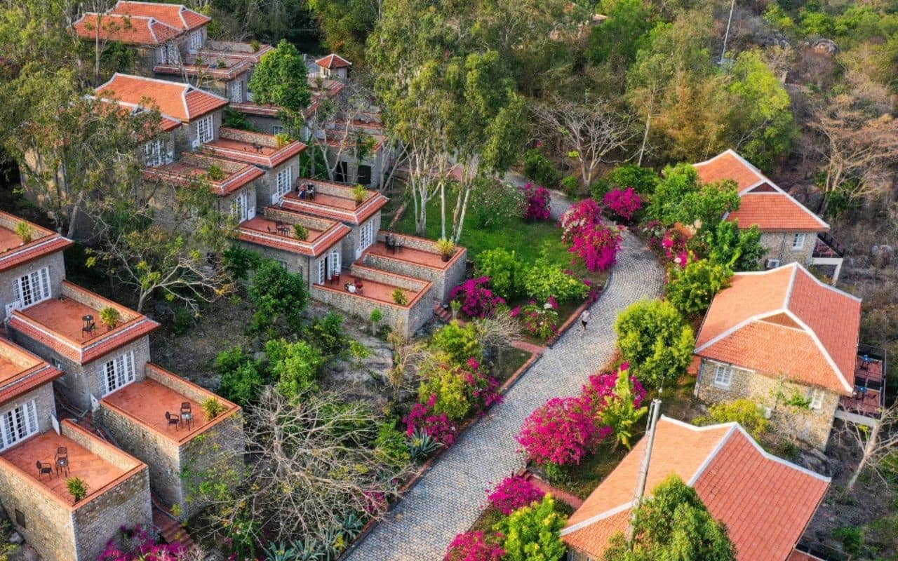 Miếu Bà Chúa Xứ An Giang - Kinh nghiệm đi lễ, chiêm bái 2026 12 Khu nghỉ dưỡng Victoria Núi Sam