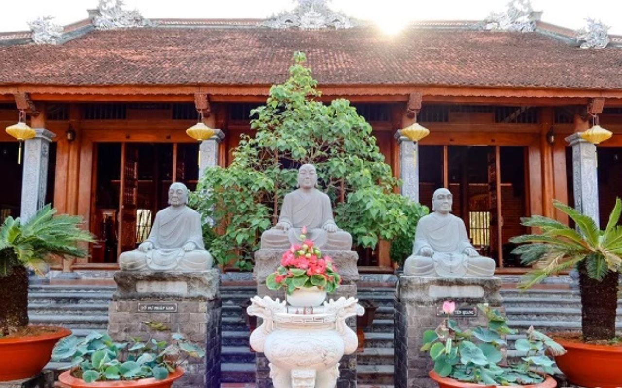 Thiền Viện Trúc Lâm Phương Nam | Điểm đến tâm linh ở Cần Thơ 5 Khuôn viên bên ngoài của thiền viện