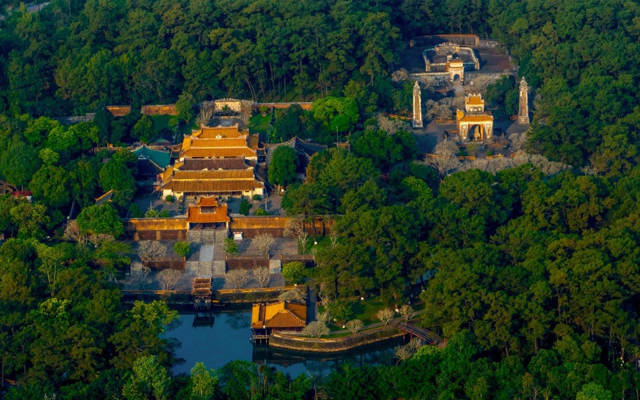 Du lịch Huế - Khám phá di sản & tinh hoa ẩm thực từ A-Z 2026 8 Lăng Tự Đức