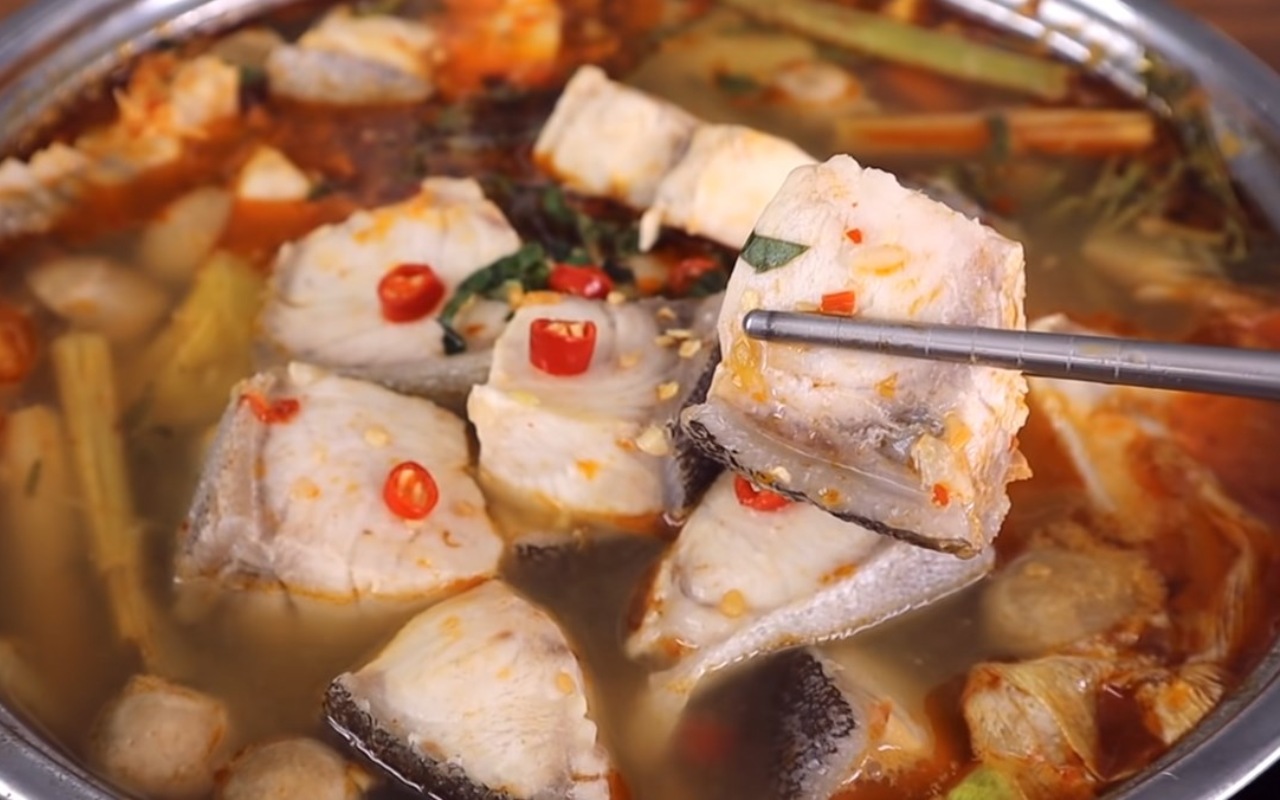 Lẩu cá bớp nấu chua thanh mát