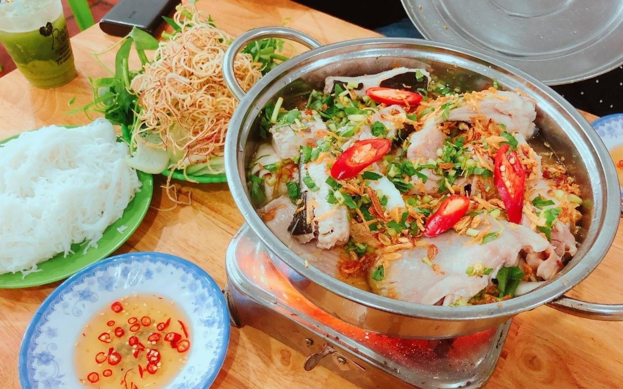 Đặc sản Vũng Tàu có gì? Top 15 món ngon & làm quà 2026 4 Lẩu cá đuối là món ngon gắn liền với tên tuổi Vũng Tàu
