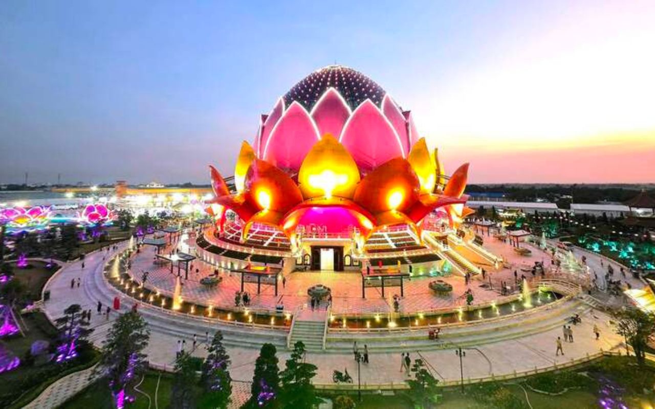 Liên Hoa Bảo Tháp Tân Huê Viên