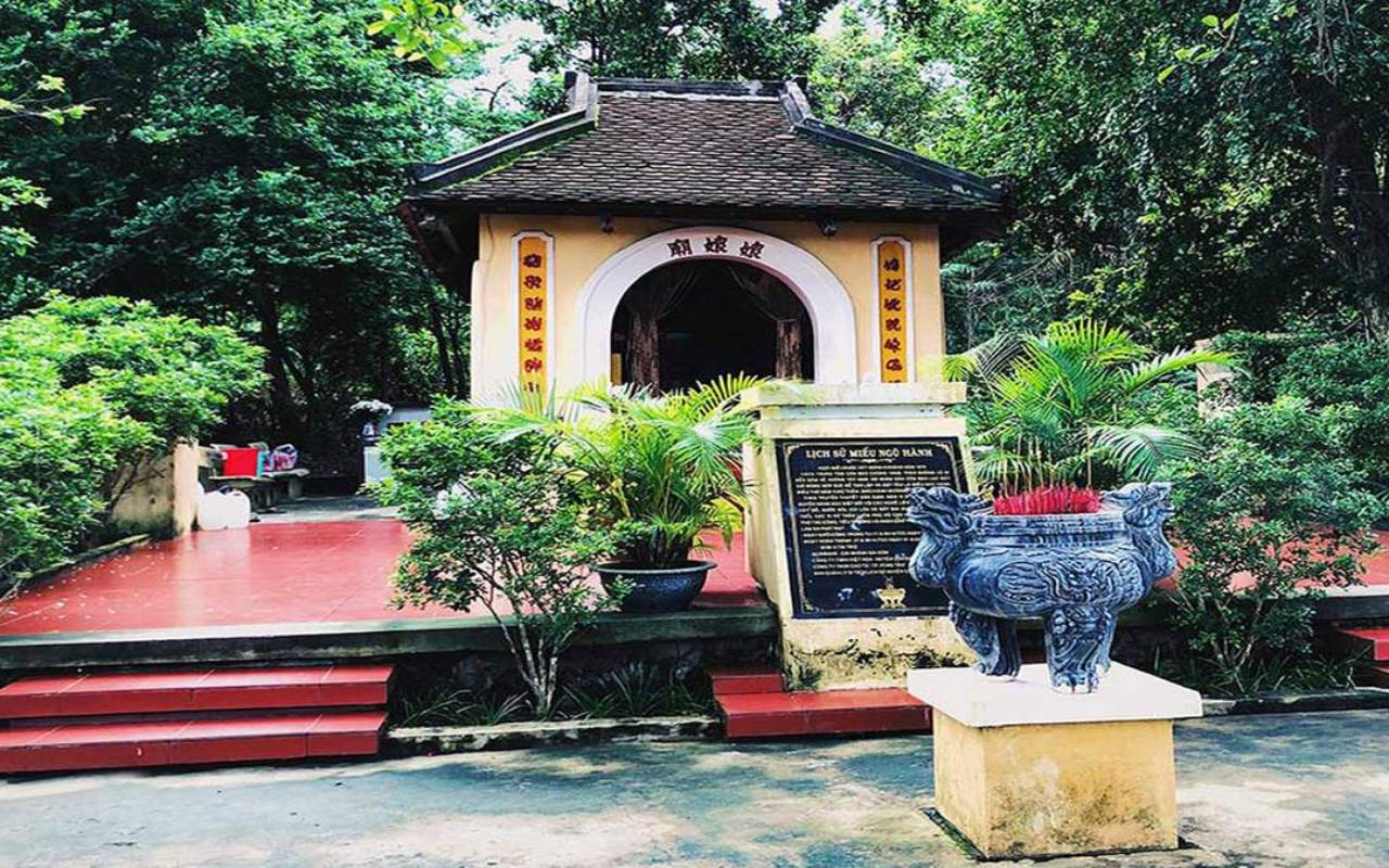 Miếu 5 cô Côn Đảo - Nơi cầu lộc bình an