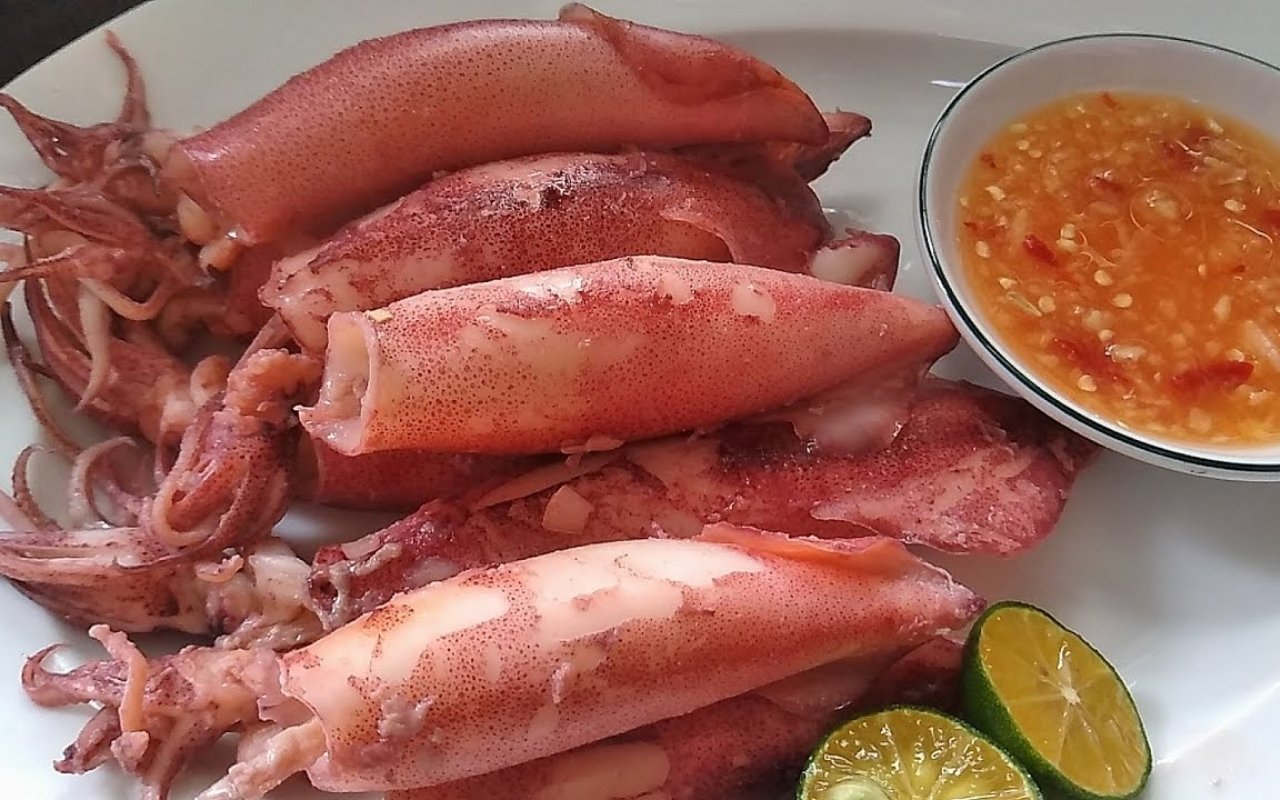 Mực trứng hấp gừng giòn sần sật