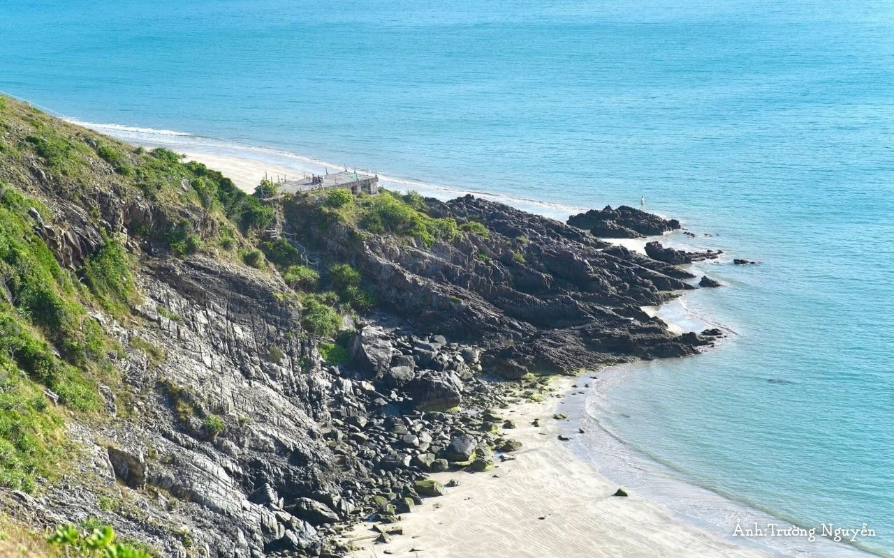 Kinh nghiệm trekking Núi Con Voi Côn Đảo từ A-Z (2026) 9 núi Con Voi ở đâu view chân núi