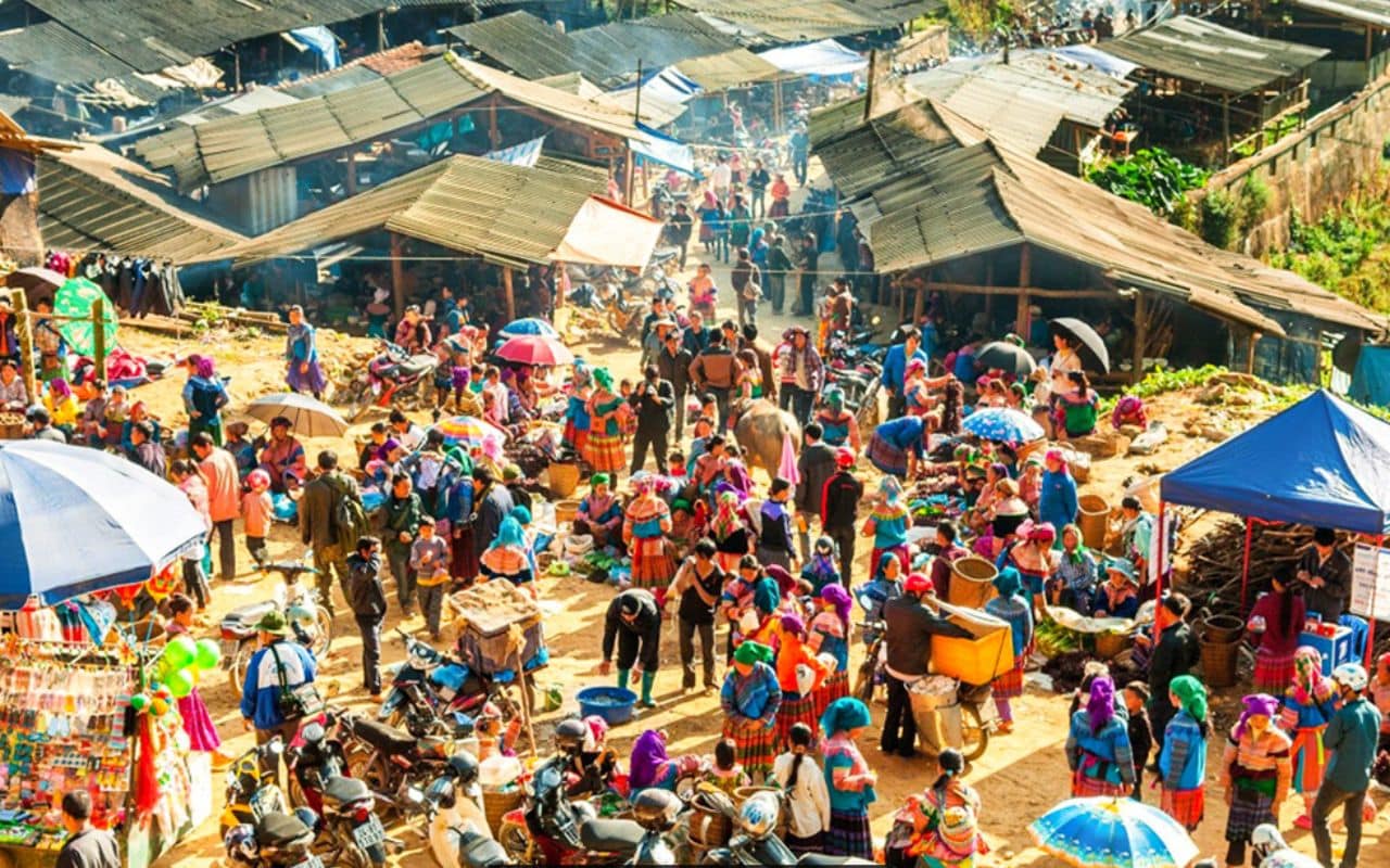 Tham gia chợ phiên vùng cao