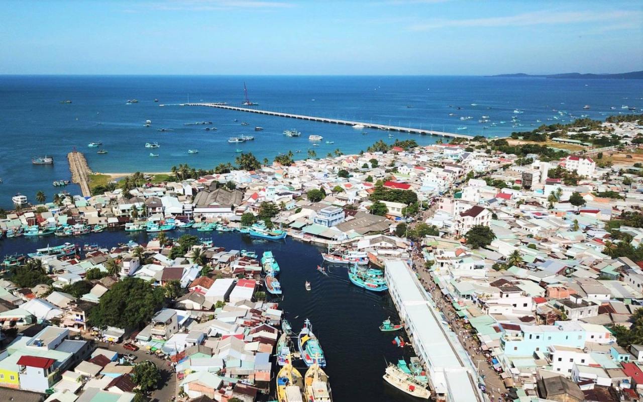 Đảo Phú Quốc ở đâu? Kinh nghiệm du lịch 2026 từ A-Z 7 Phường Dương Đông nằm ở trung tâm của đảo