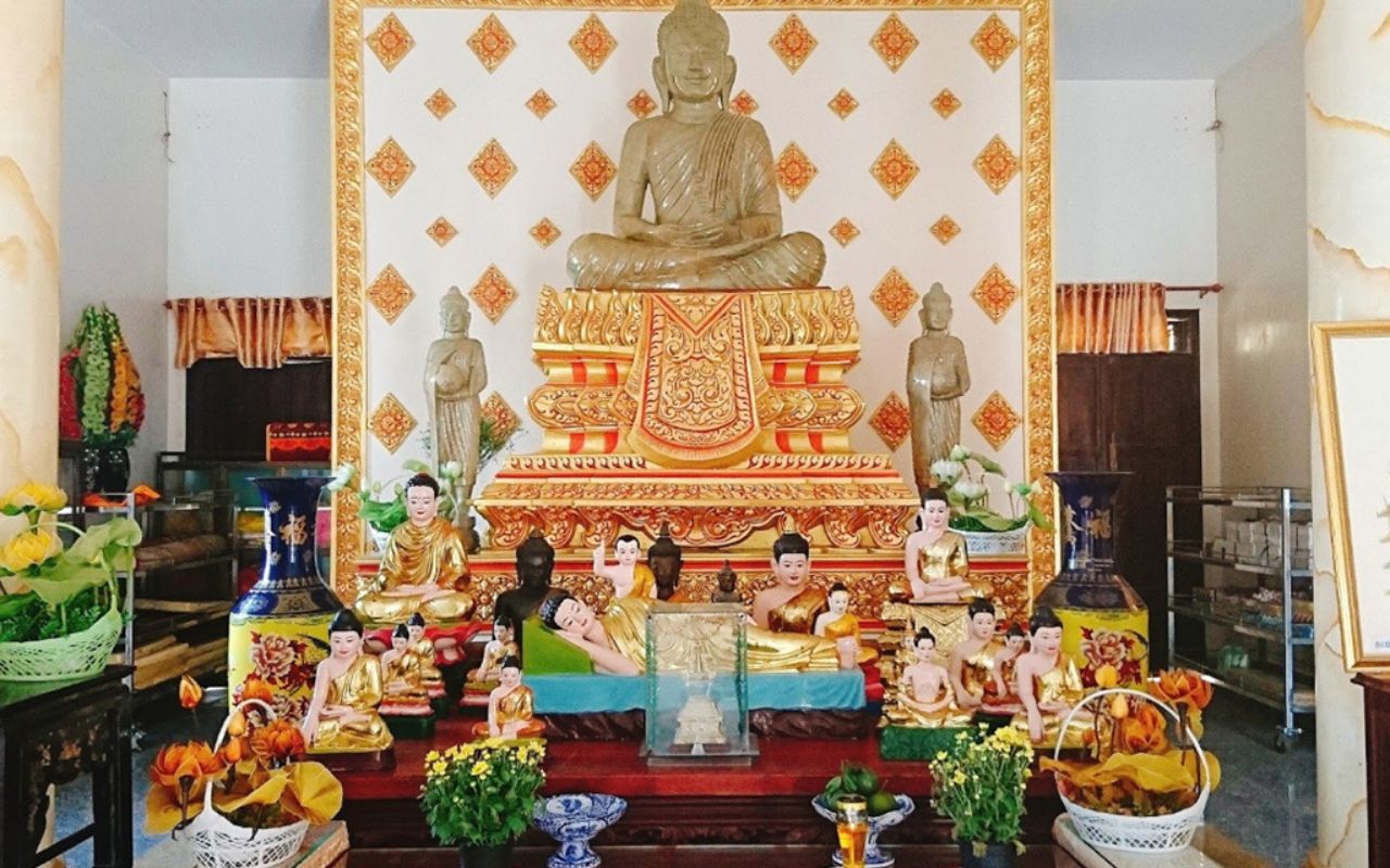 Tượng Phật được chạm khắc tinh tế