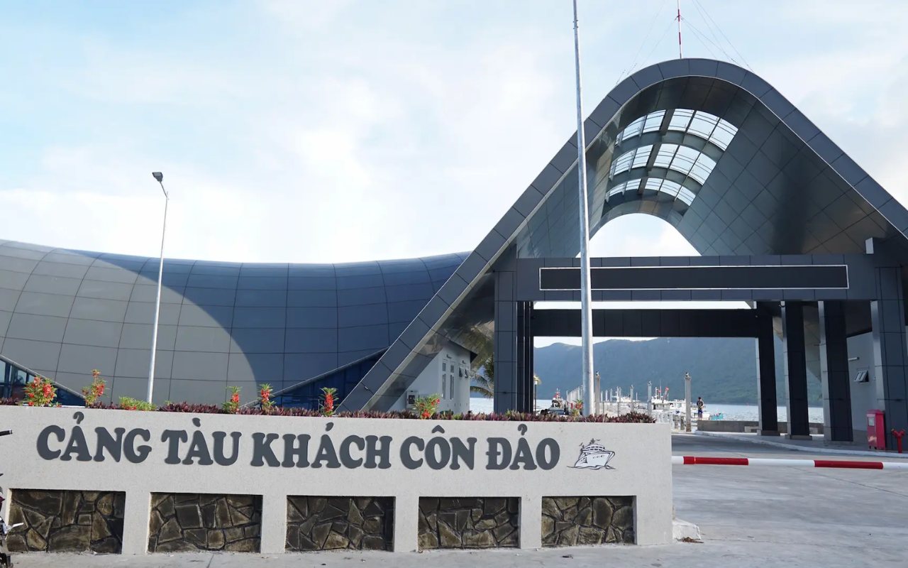 Cảng tàu khách Côn Đảo tọa lạc trên đường Tôn Đức Thắng
