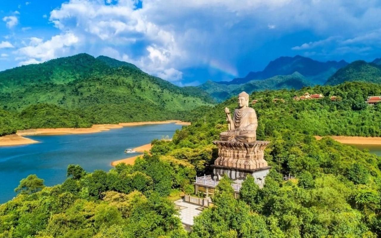 Du lịch Huế - Khám phá di sản & tinh hoa ẩm thực từ A-Z 2026 14 Vườn Quốc gia Bạch Mã và vịnh Lăng Cô