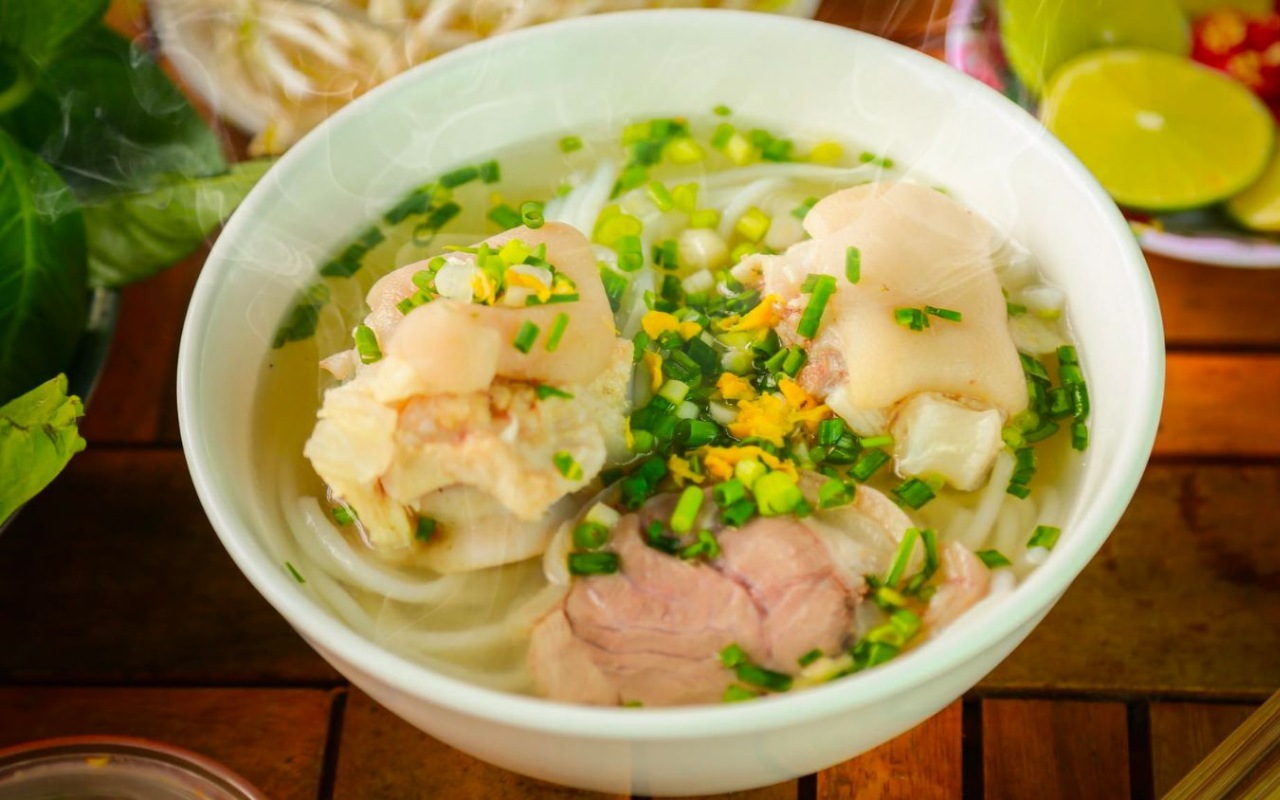 Đặc sản Tây Ninh - Top 10 món ngon nức tiếng 2026 4 Bánh canh Trảng Bàng được làm từ bột gạo tẻ tinh khiết