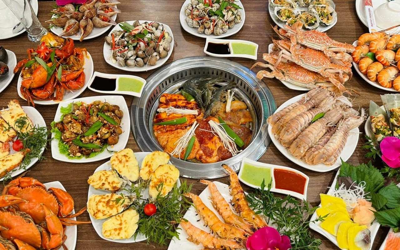 Hải sản Phú Quốc - Ăn gì, ở đâu ngon & làm quà 2026 7 Thưởng thức đa dạng hải sản tại buffet Phú Quốc