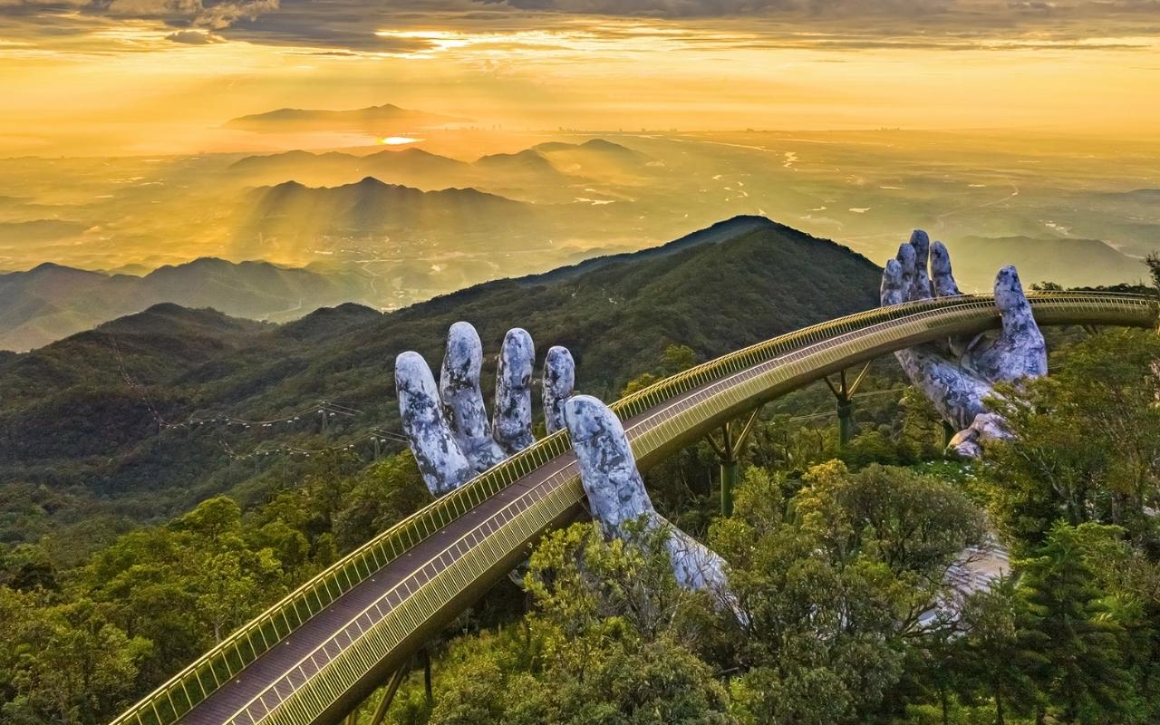 Bà Nà Hills - Kinh nghiệm du lịch, giá vé & lịch trình 2026 7 Tham quan Cầu Vàng nổi tiếng toàn cầu