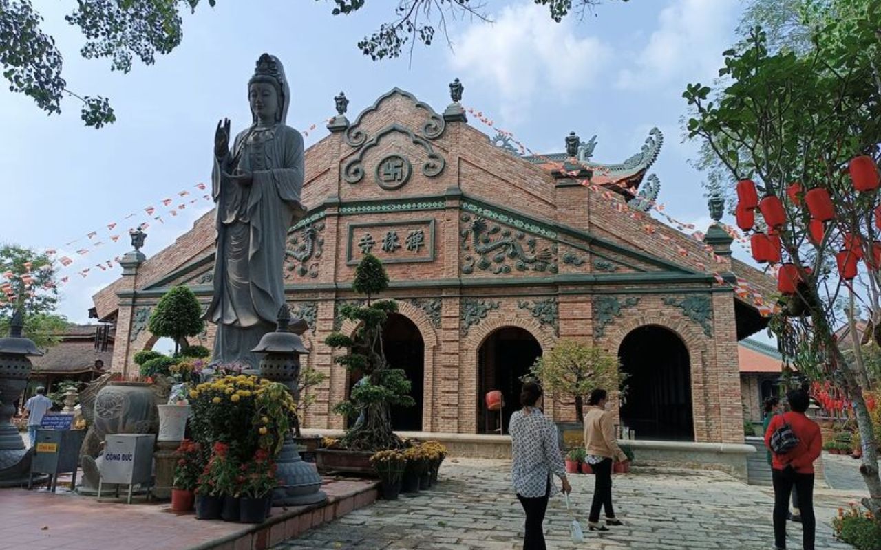 Chùa Gò Kén - Ngôi cổ tự trăm tuổi nổi bật ở Tây Ninh 2026 4 Chánh điện giao thoa kiến trúc chùa Gò Kiến
