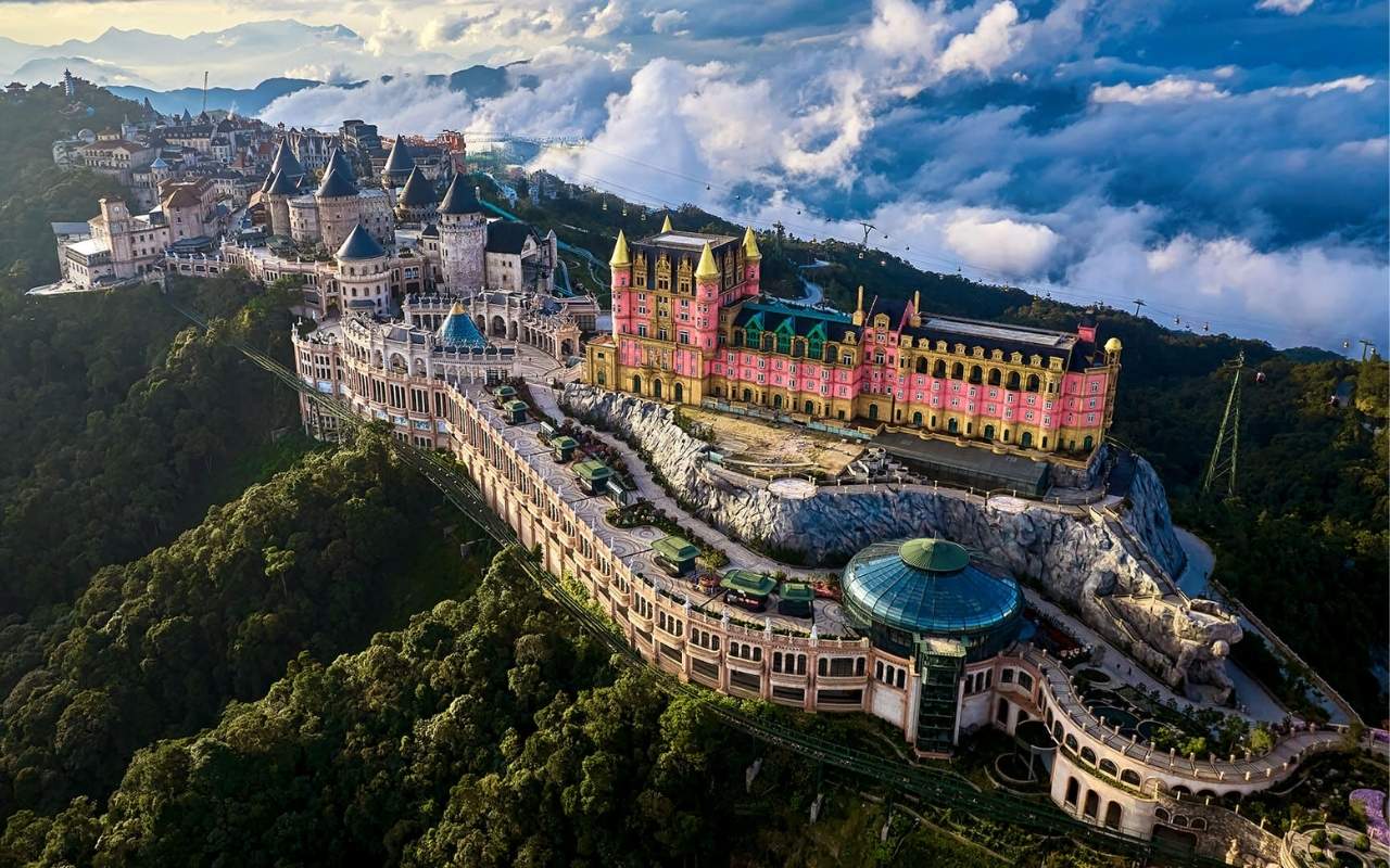 Bà Nà Hills - Kinh nghiệm du lịch, giá vé & lịch trình 2026 6 Bạn có thể đặt vé trước thông qua các nền tảng trực tuyến