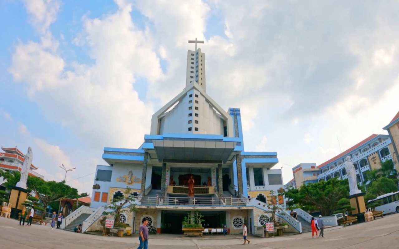 Du lịch Bạc Liêu viếng nhà thờ Tắc Sậy Cha Diệp