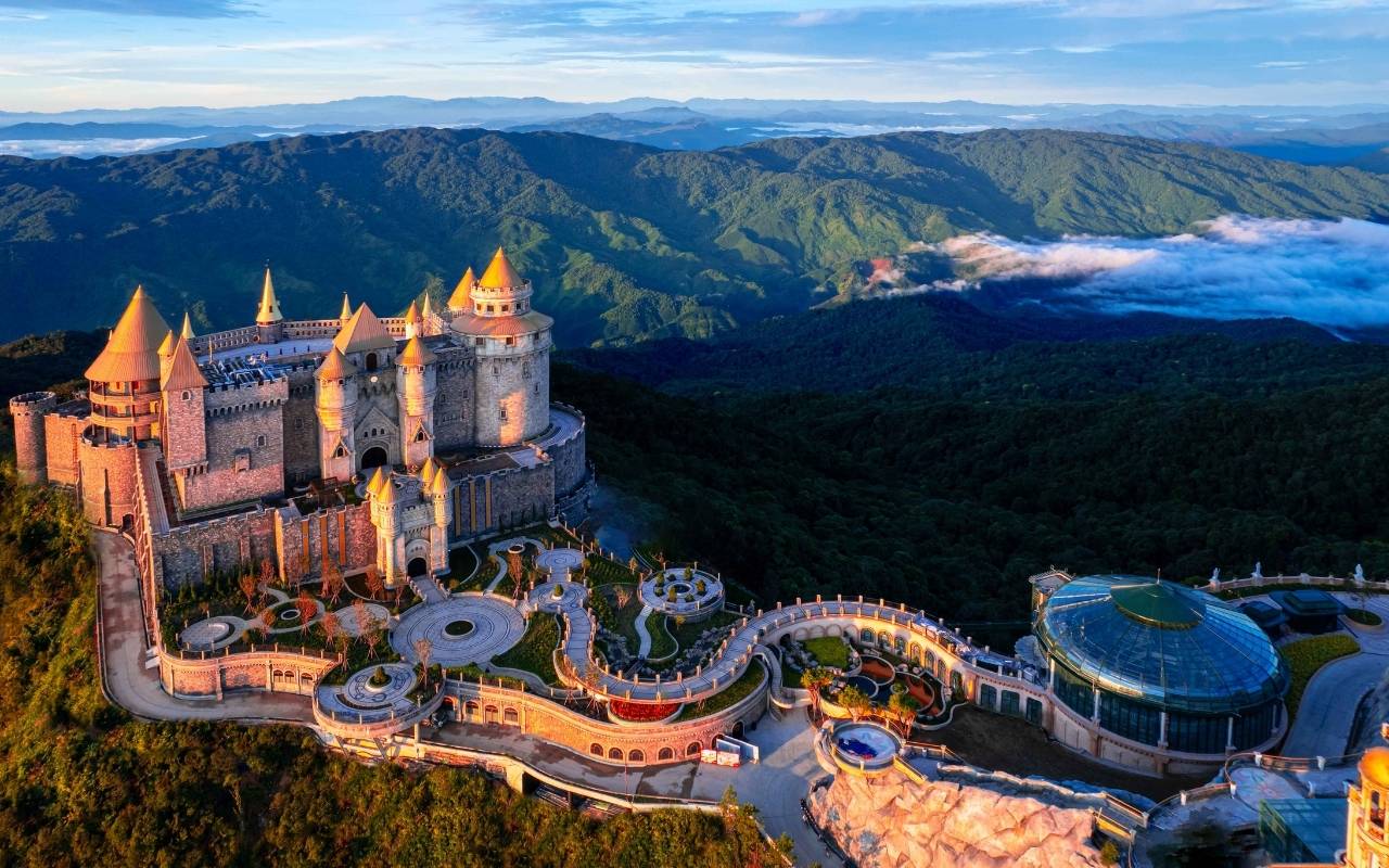Bà Nà Hills - Kinh nghiệm du lịch, giá vé & lịch trình 2026 2 Bà Nà Hills luôn là điểm đến không thể bỏ qua tại Đà Nẵng