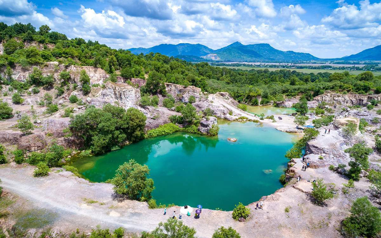 Hồ Tà Pạ An Giang – Vẻ đẹp xanh biếc giữa vùng Bảy Núi 2 Hồ Tà Pạ An Giang