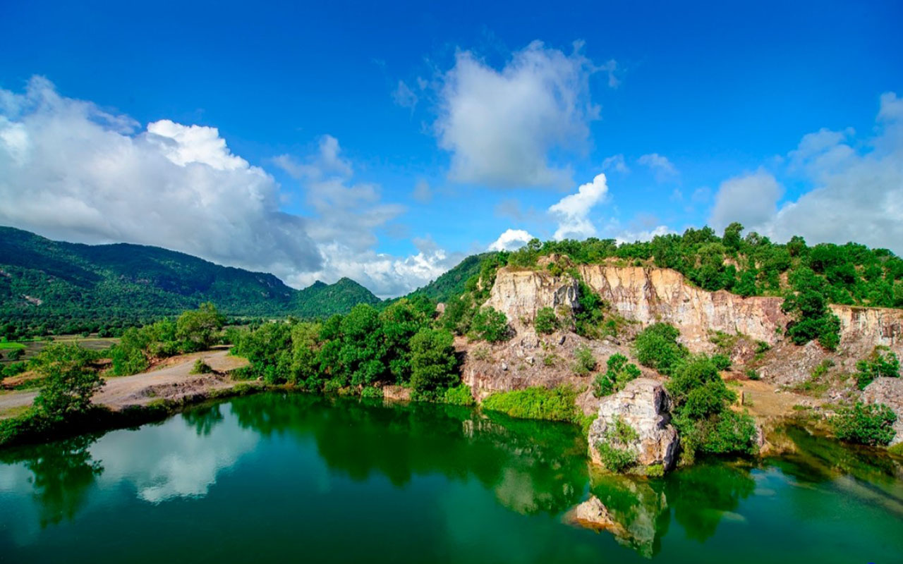 Hồ Tà Pạ An Giang – Vẻ đẹp xanh biếc giữa vùng Bảy Núi 7 Hồ Tà Pạ tri tôn An Giang