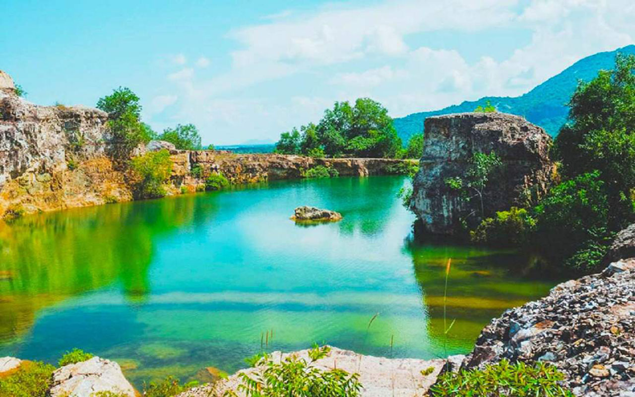 Hồ Tà Pạ An Giang – Vẻ đẹp xanh biếc giữa vùng Bảy Núi 4 Hồ Tà Pạ tri tôn