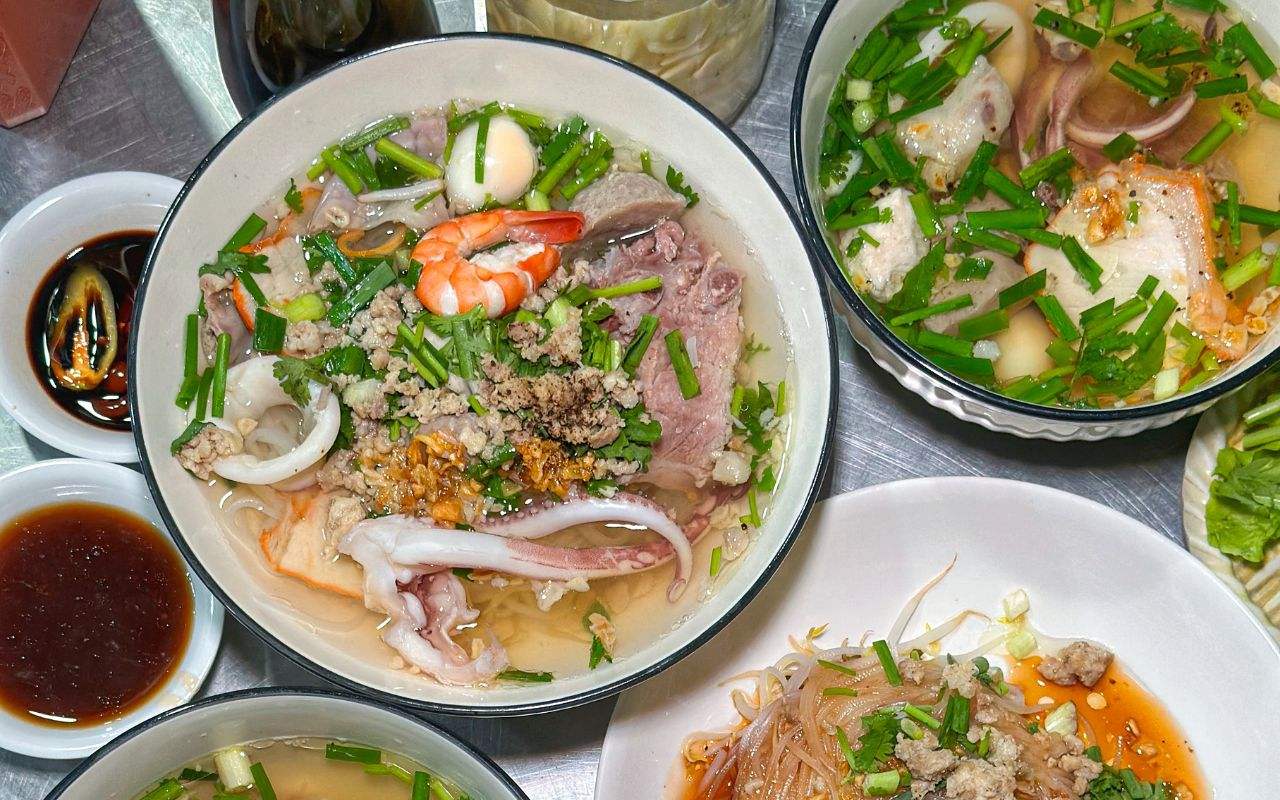 Đặc sản Đồng Tháp - Top món ăn ngon & làm quà 2026 3 Hủ tiếu Sa Đéc - Đặc sản Đồng Tháp