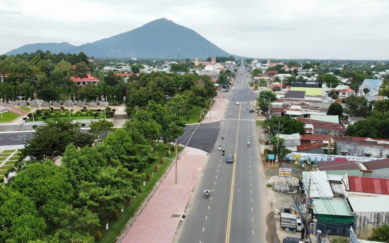 Đường đi Núi Bà Đen rất đa dạng