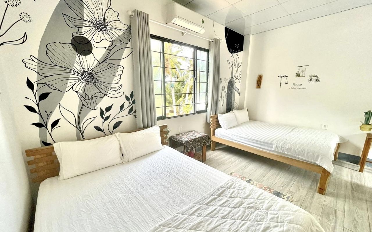 Homestay Hòn Sơn: Top địa chỉ view đẹp, giá rẻ 2026 5 Island Homestay Hòn Sơn có lối thiết kế tối giản, tinh tế