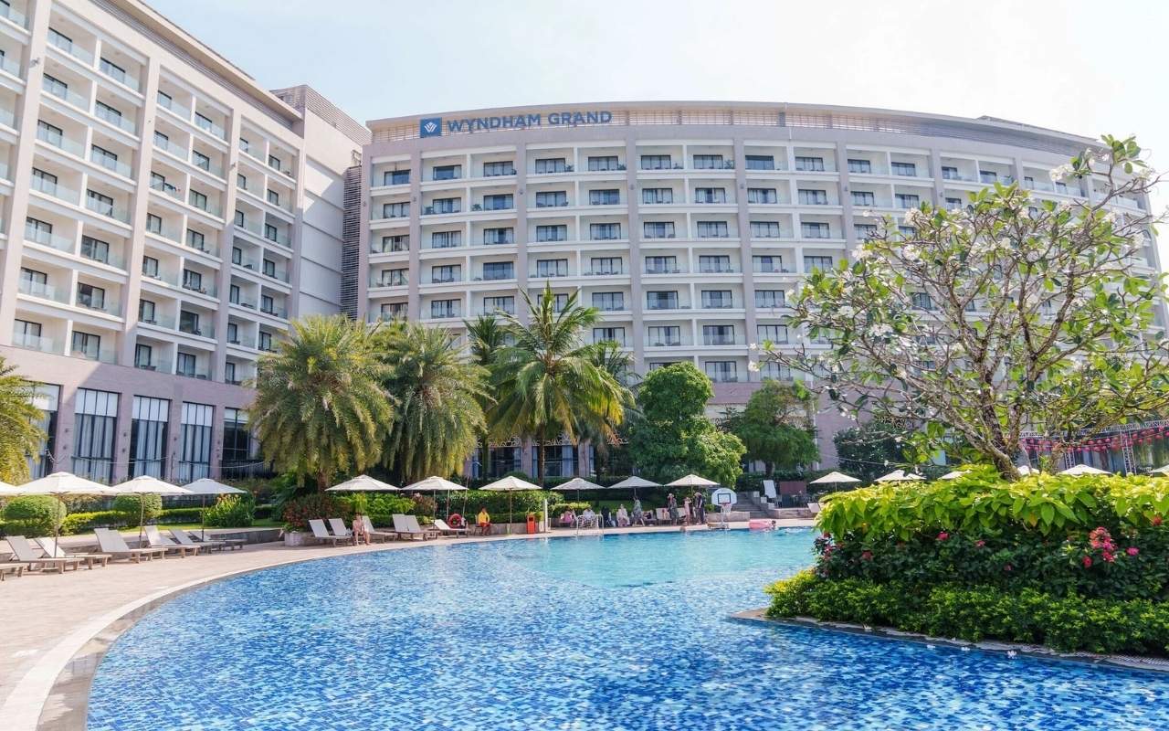 Khách sạn 5 sao Phú Quốc: Top 6 khách sạn view biển triệu đô 4 Wyndham Grand Phu Quoc tọa lạc tại Bãi Dài