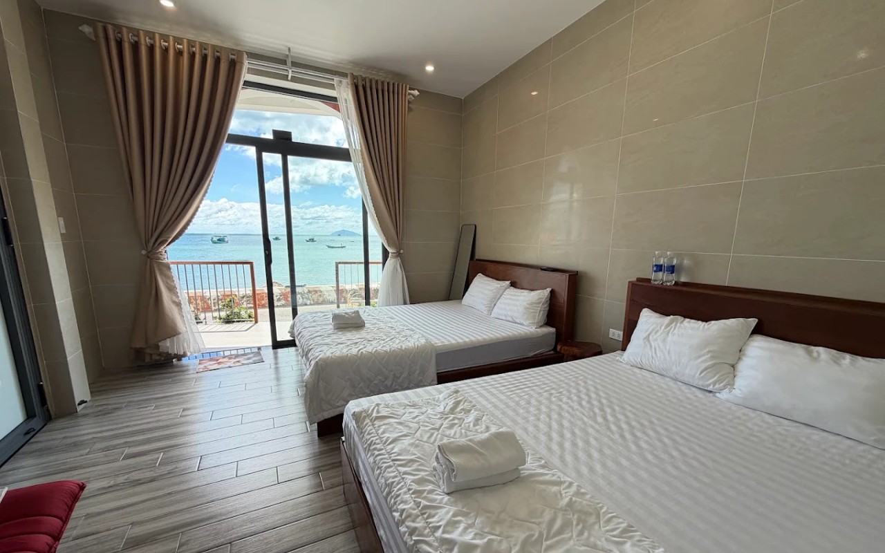 Khách sạn Hòn Sơn: Top 5 địa điểm view đẹp, giá 2026 6 Làng Chài Seaview mang đến cho thực khách không gian nghỉ ngơi yên bình