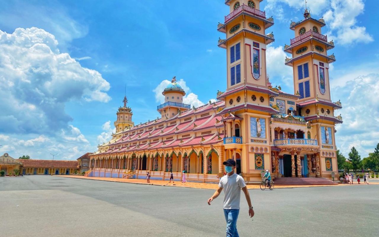 Tòa Thánh Tây Ninh - Kiến trúc nghệ thuật & giờ mở cửa 2026 3 Khuôn viên Tòa Thánh Tây Ninh thanh tịnh