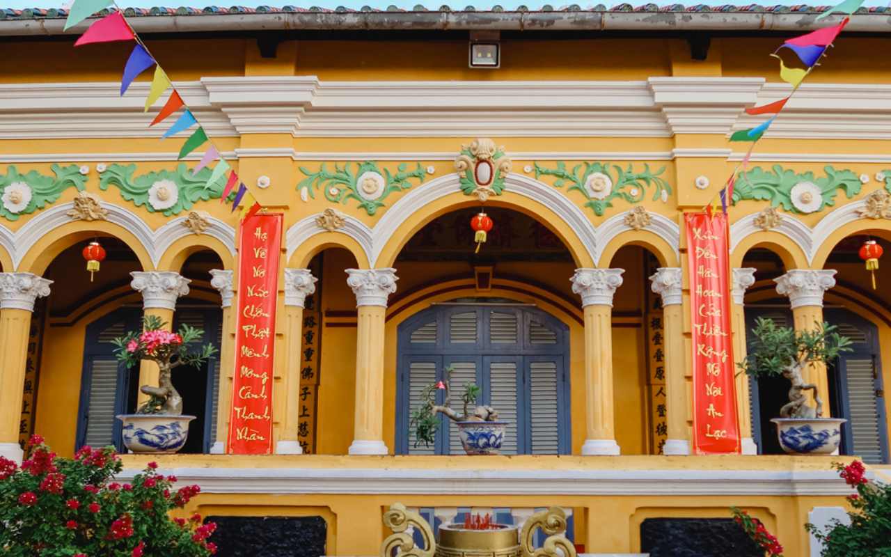 Chùa Nam Nhã Cần Thơ - Nét đẹp giao thoa Á Đông & Tây Âu 8 Kinh nghiệm tham quan chùa Nam Nhã Cần Thơ