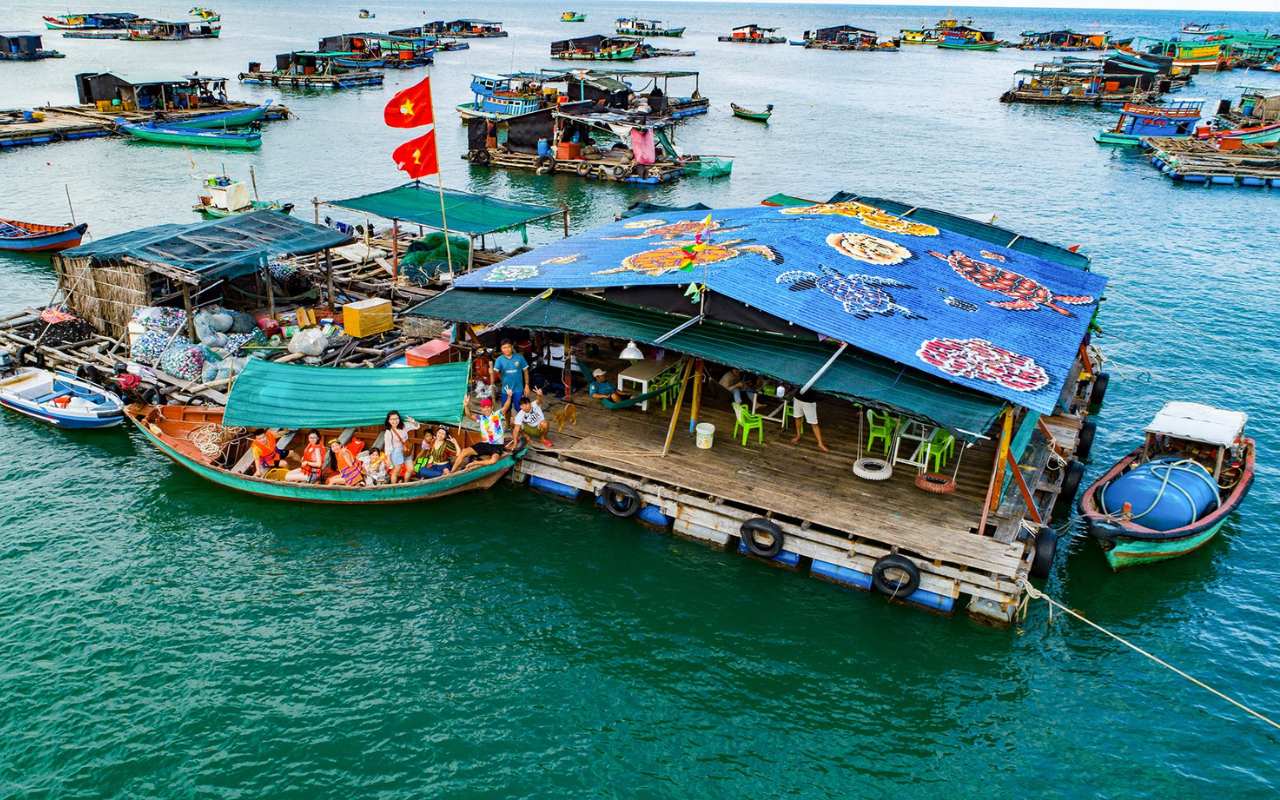 Làng bè Hòn Sơn - Chèo SUP, lặn ngắm san hô cực vui (2026) 5 Du khách nên ghé thăm đảo vào mùa biển êm
