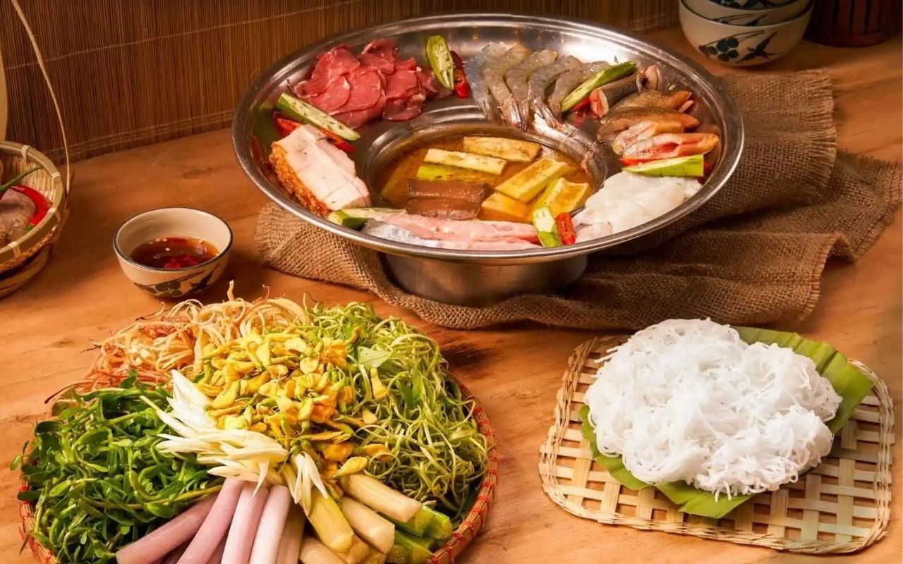 Lẩu mắm Cần Thơ: Top 3 quán ngon, chuẩn vị nên thử 2026 3 Lẩu mắm là món đa dạng các loại nguyên liệu ăn kèm