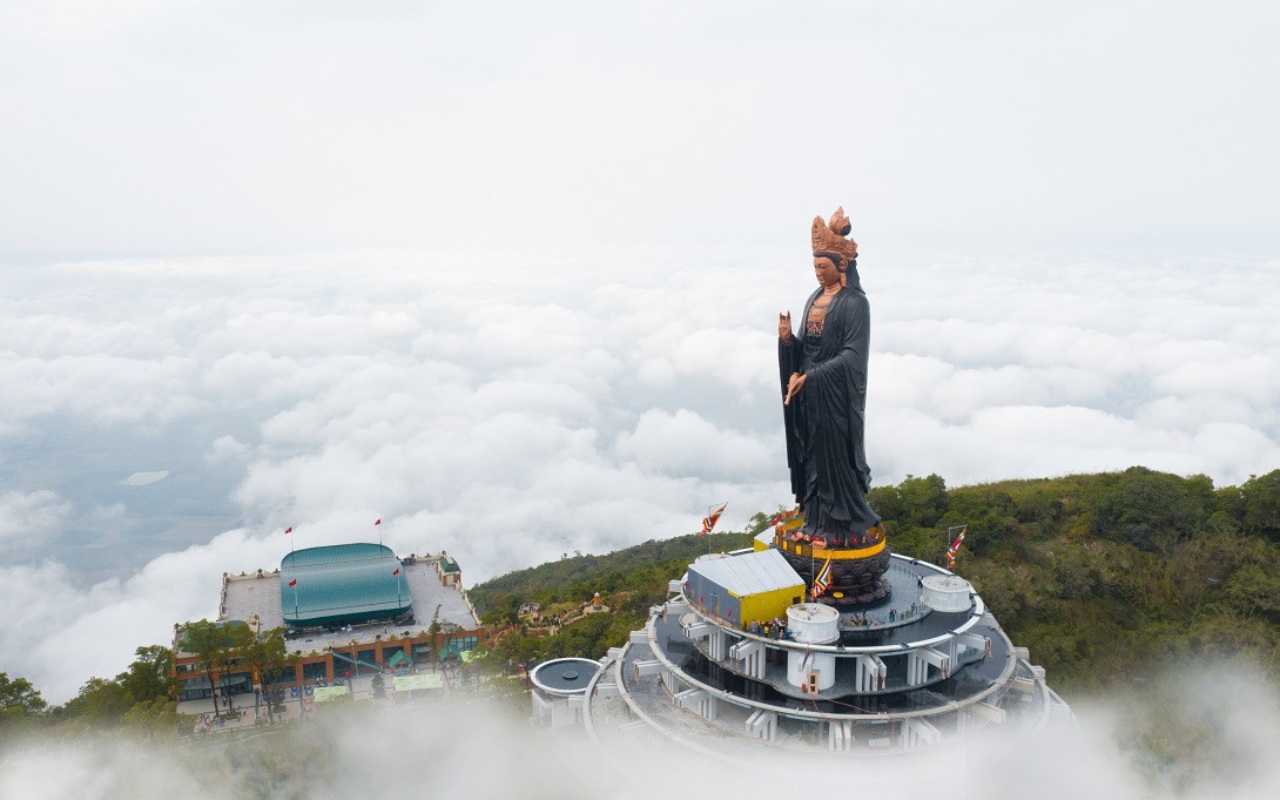 Quần thể núi Bà Đen được hình thành từ hàng triệu năm trước