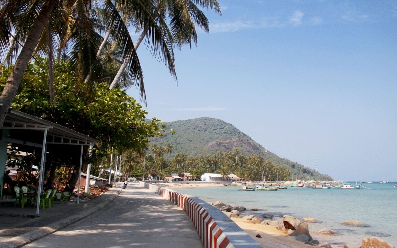 Bãi Bấc Hòn Sơn - Check-in vẻ đẹp hoang sơ của biển 8 Buổi sáng du khách có thể chụp ảnh tại Bãi Bấc