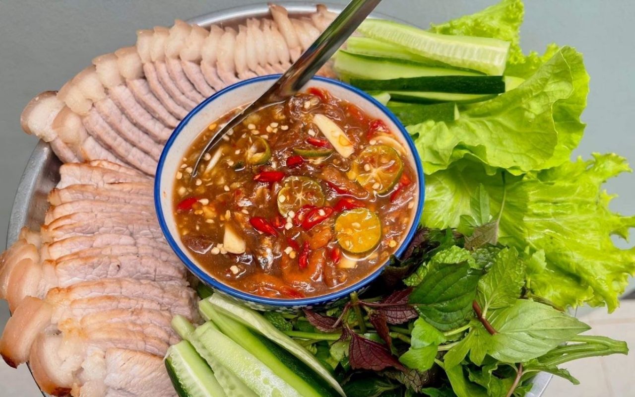 Đặc sản Tây Ninh - Top 10 món ngon nức tiếng 2026 9 Mắm chua Tây Ninh được ủ từ các loại cá nhỏ
