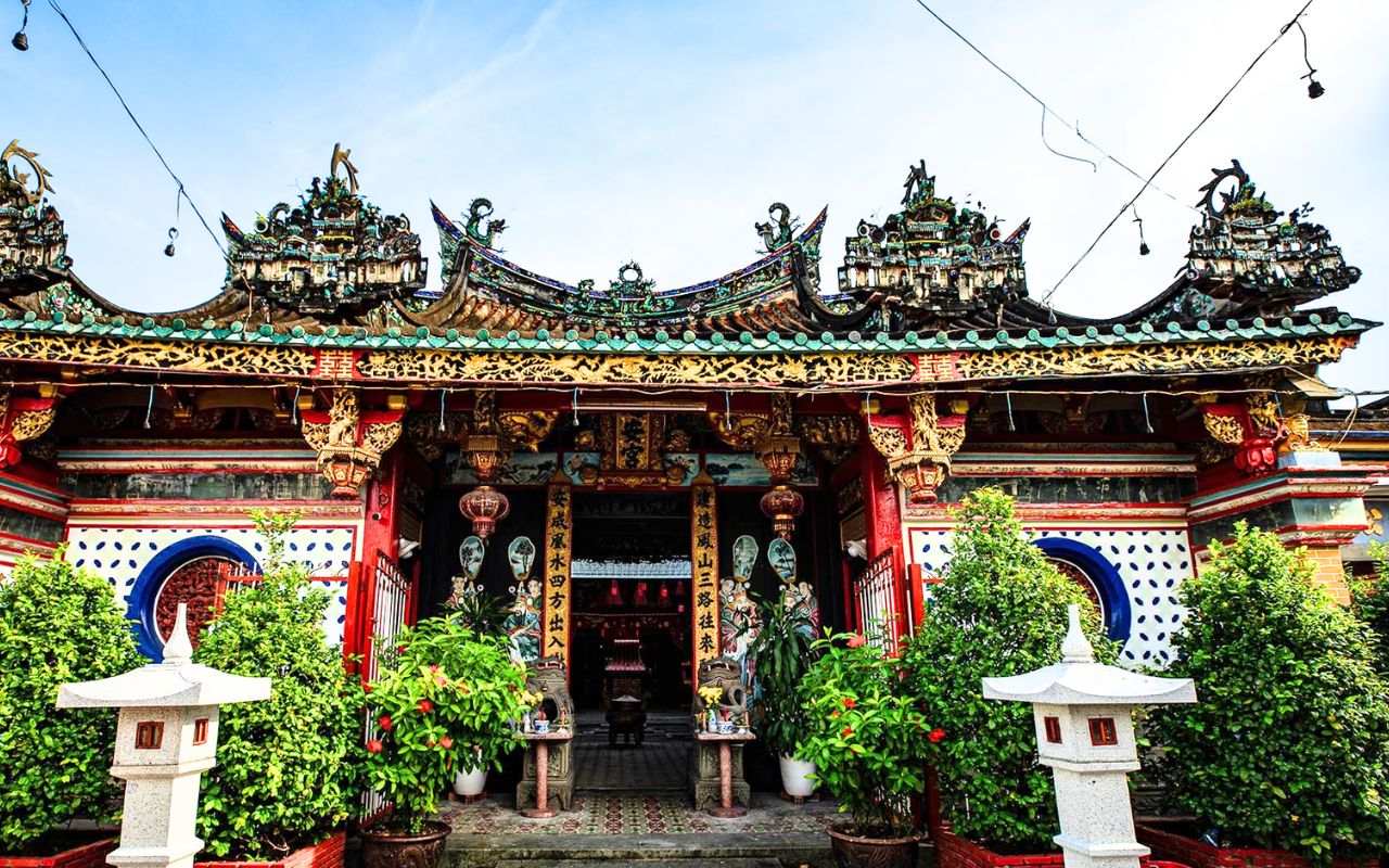 Chùa Kiến An Cung Đồng Tháp - Vẻ đẹp kiến trúc Trung Hoa 7 Mặt tiền rực rỡ chùa Kiến An Cung