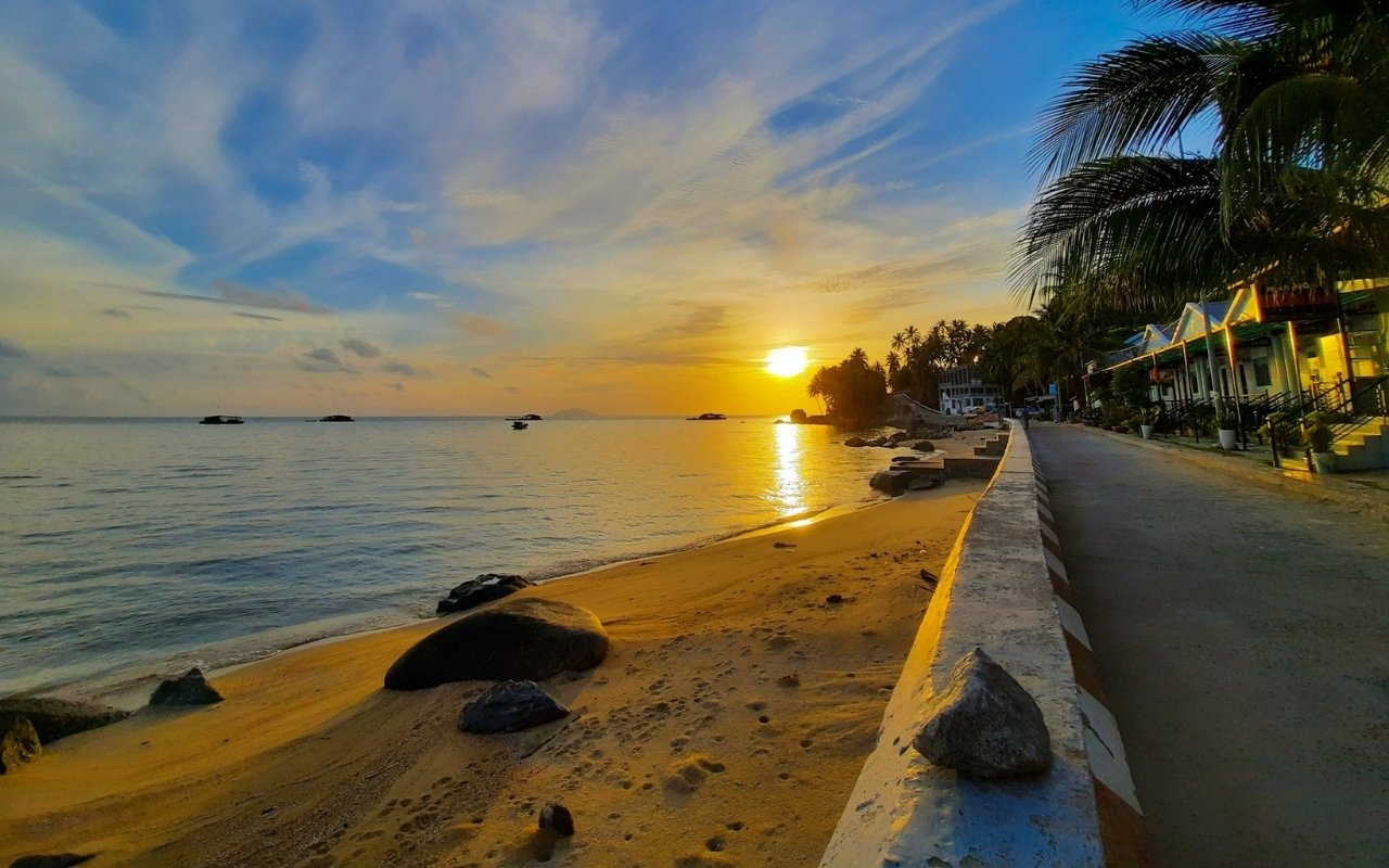 Bãi Bấc Hòn Sơn - Check-in vẻ đẹp hoang sơ của biển 6 Ngắm hoàng hôn lãng mạn tại Bãi Bấc Hòn Sơn