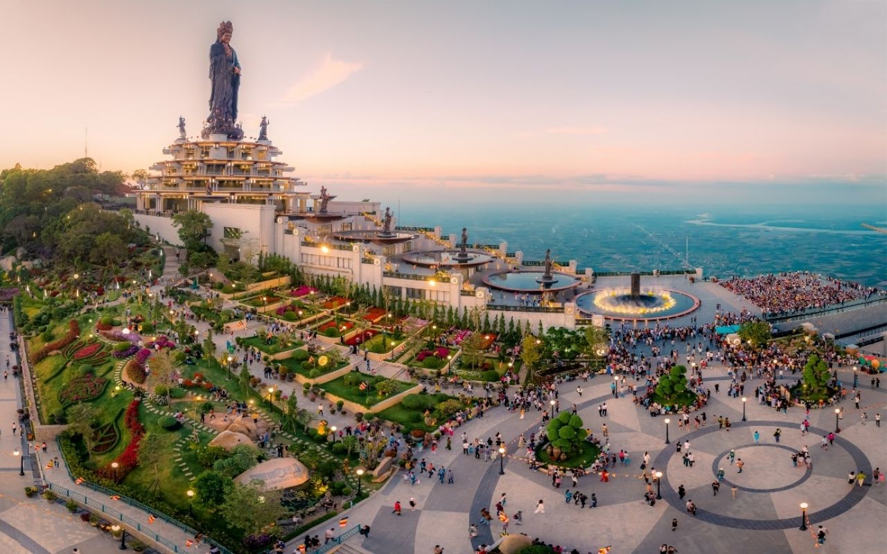 Quần thể là sự kết hợp hoàn hảo giữa tâm linh và ngoạn cảnh