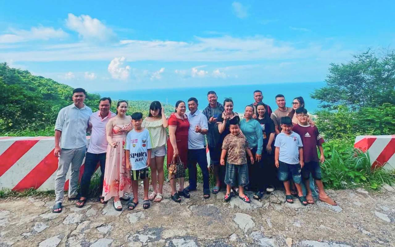 Đỉnh Yên Ngựa Hòn Sơn - Điểm check-in không thể bỏ qua 2026 4 Rất nhiều người check-in ở cung đường đến Đỉnh Yên Ngựa