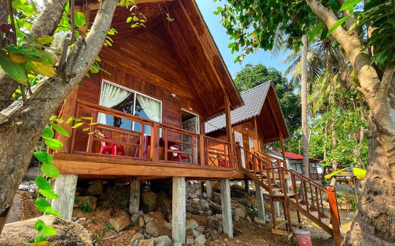 Homestay Hòn Sơn: Top địa chỉ view đẹp, giá rẻ 2026 2 Nếu bạn tìm kiếm sự yên tĩnh hãy ưu tiên những khu vực xa trung tâm