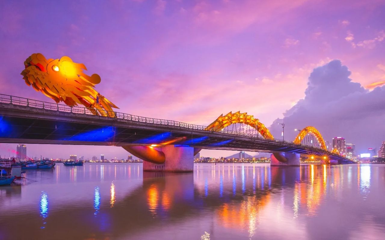 Cầu Rồng Đà Nẵng - Lịch trình phun lửa mới nhất 2026 3 Toàn cảnh cầu Rồng Đà Nẵng lúc hoàng hôn