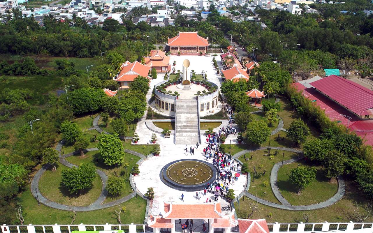 Khu tưởng niệm nhạc sĩ Cao Văn Lầu - Địa chỉ, giá vé 2026 3 Toàn cảnh khu tưởng niệm nhạc sĩ Cao Văn Lầu