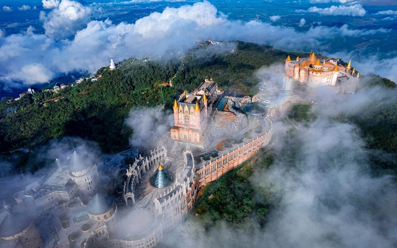 Bà Nà Hills - Kinh nghiệm du lịch, giá vé & lịch trình 2026 3 Bà Nà Hills sở hữu hàng loạt tọa độ check-in hấp dẫn